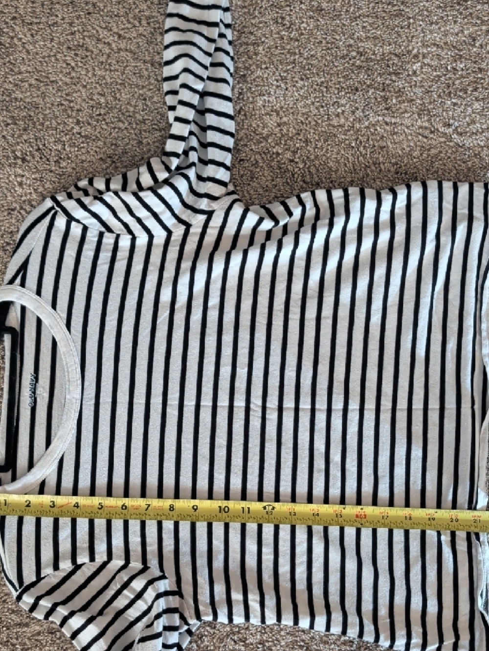 Old Navy Black & White Striped Long-Sleeve Tee - Picture 6 of 9